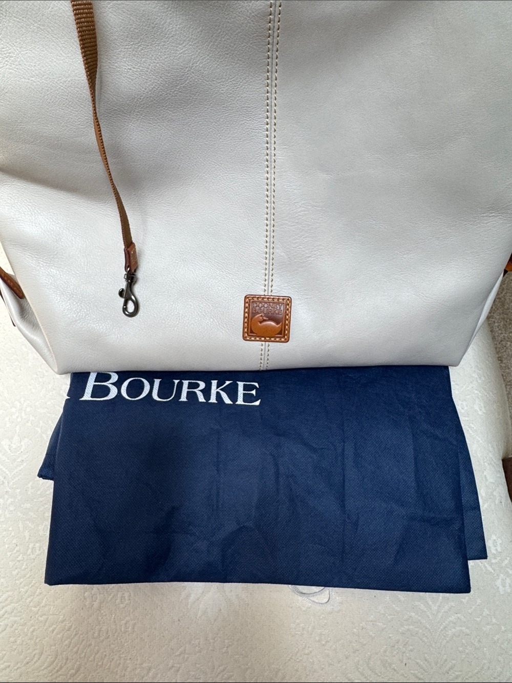 Dooney & Bourke Florentine leather medium sac with twisted strap Ecru EUC - Picture 8 of 13